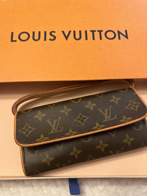 Louis Vuitton Monogram Pochette Twin PM χιαστί τσάντα μεταχειρισμένη, καφέ