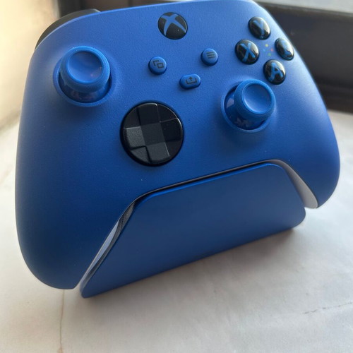Xbox Series Controller Shock Blue with Razer Quick Charging Stand like new