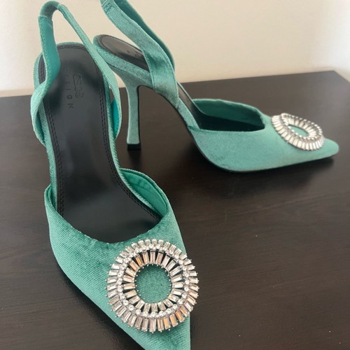 High-heeled shoes new, size 38, green with jewel