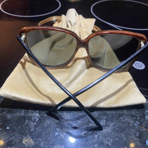 Gucci oversized sunglasses used, black with brown interior