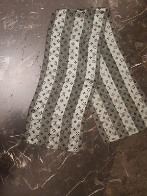 Scarf like new, gray, purchased from Europe