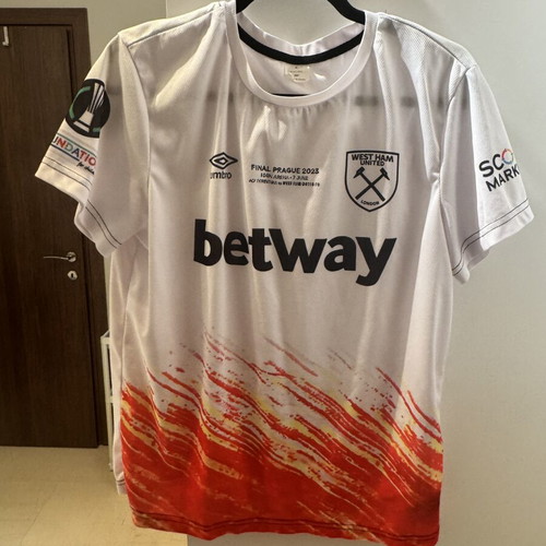 West Ham Final Prague football jersey