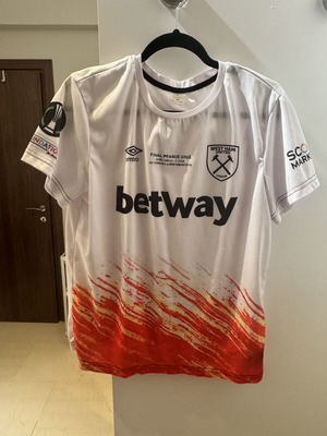 West Ham Final Prague football jersey