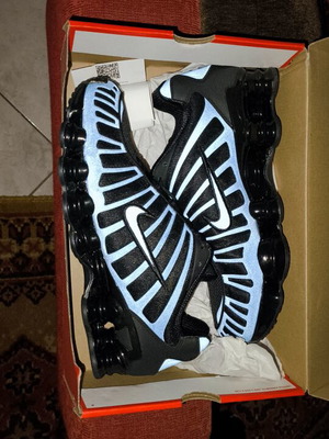 Nike Shox TL маратонки като нови, номер 45, черно и синьо