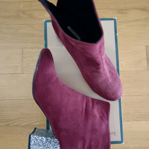Corina women's low castor boots burgundy size 40 like new