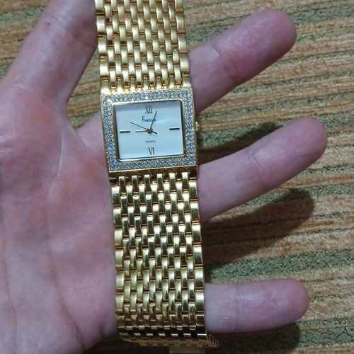 Freelook HA1044G/9 women's watch used, gold color