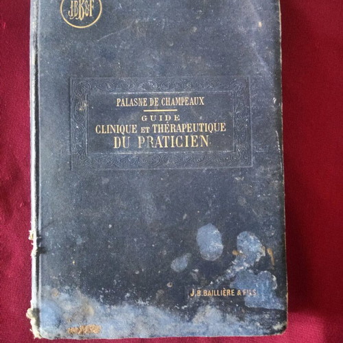 Medical book used, French from 1909
