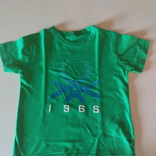 Benetton short sleeve t-shirt for 2 years like new