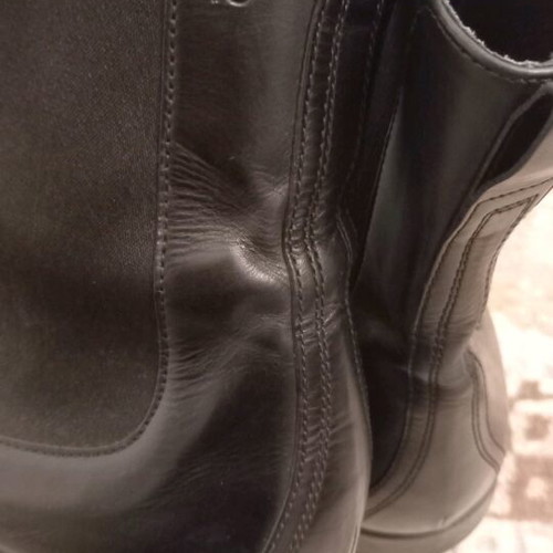 Hugo Boss leather ankle boots like new, black