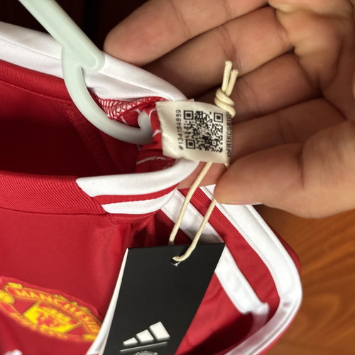 Manchester United jersey new, authentic, size Medium