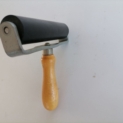 Printing roller used with wooden handle and rubber cylinder