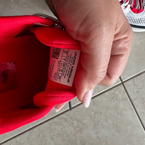 Under Armour Infinite Elite 2 athletic shoes like new, gray and red, size 41
