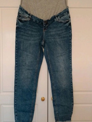 Mamalicious maternity jeans like new with elastic waist and frayed hem