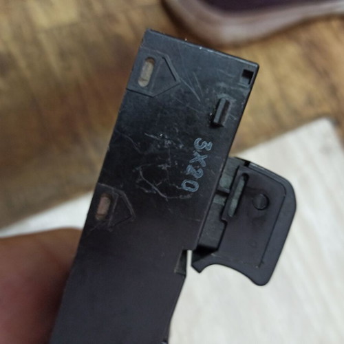 Nissan Micra (K12) 1.0 electric window buttons used, right