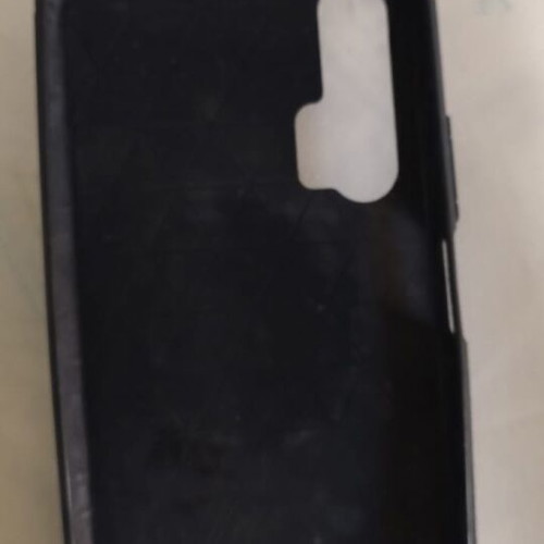 Huawei Nova 5T case with decorative lion and metal ring like new
