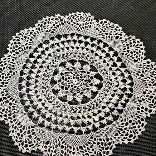 Needle lace doily 30×30 new