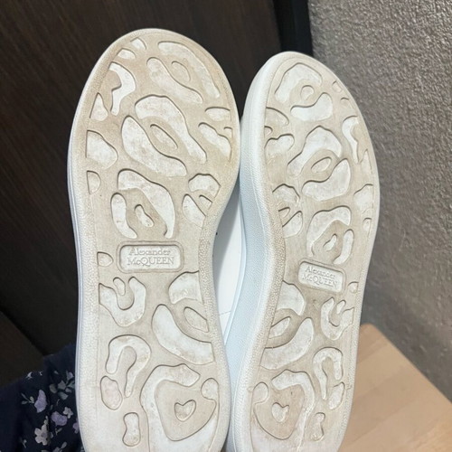 Alexander McQueen Oversized Sneakers like new, size 38, white with metallic detail