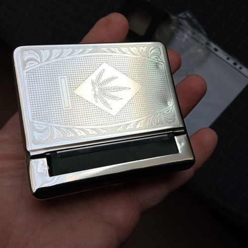 Cigarette rolling machine new with case