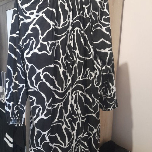 H&M women's black and white blouse Large like new, 55% viscose 45% cotton