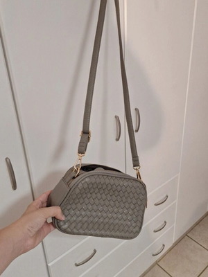 Crossbody shoulder bag like new, gray