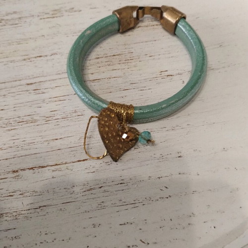 Handmade bracelet like new with double heart in turquoise color