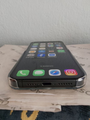 IPhone 15 Pro Max 256GB σαν καινούργιο, μαύρο με 3 γνήσιες θήκες Apple