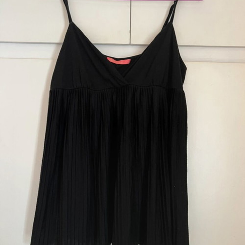 BSB black sleeveless blouse like new, wide at bottom