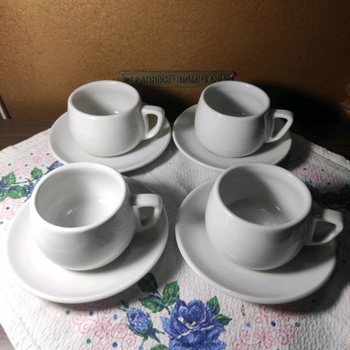 Vintage Ionia porcelain coffee cups like new, set of 4