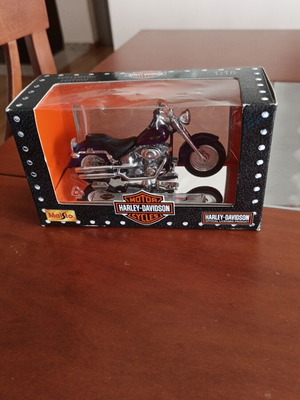 Harley Davidson 2002 FLSTF Fat Boy μοντέλο κλίμακας 1:18 καινούργιο