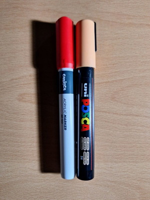Μαρκαδόροι Posca και Carioca acrylic μπεζ και κόκκινο