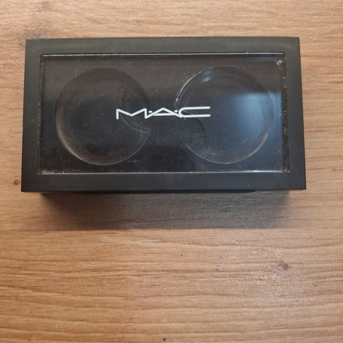 Mac magnetic eyeshadow case for 2 shadows like new
