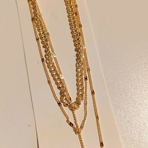 Difference necklace like new