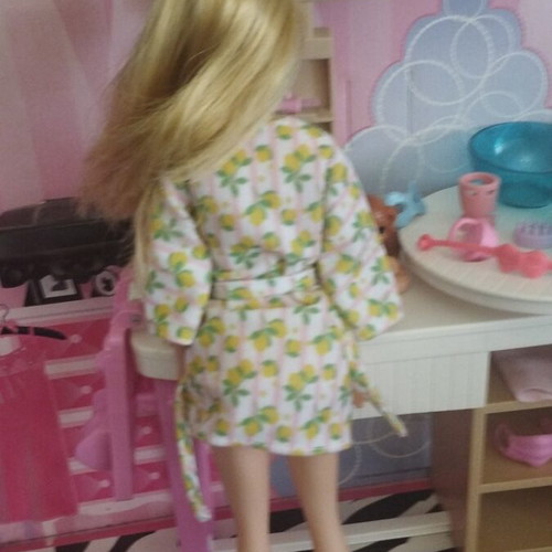 Barbie wellness set with doll, furniture and accessories, Mattel