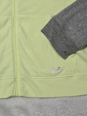 Under Armour sweatshirt like new, size M-L
