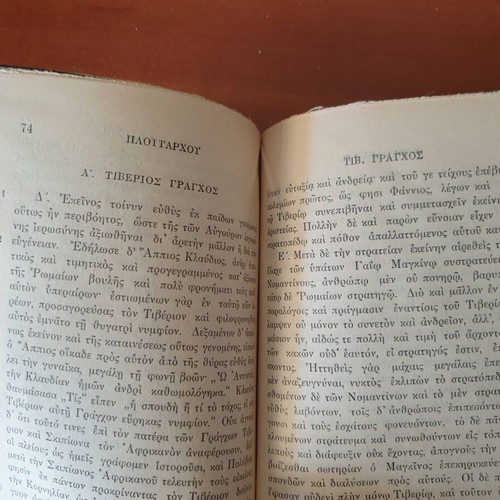 Plutarch Agis and Cleomenes, Tiberius and Gaius Gracchus old school books