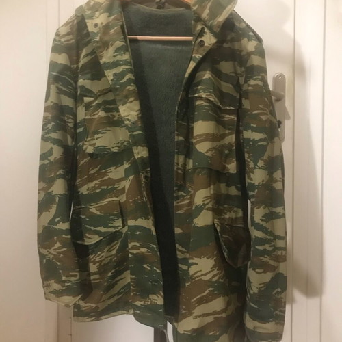 Military camouflage jacket XL like new with inner lining