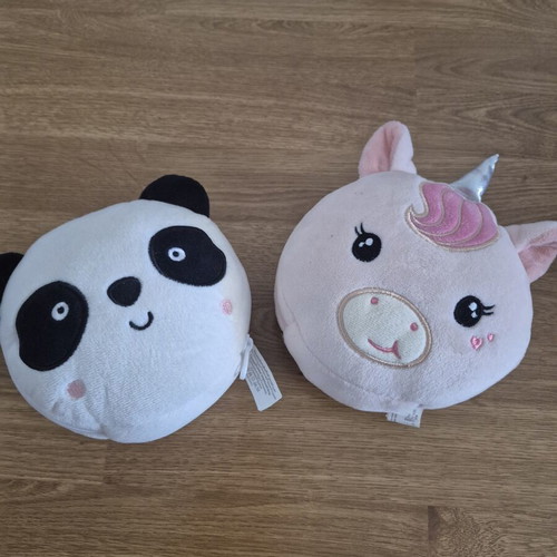 Children's mask with pillow and clip for suitcase like new