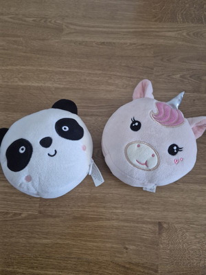 Children's mask with pillow and clip for suitcase like new
