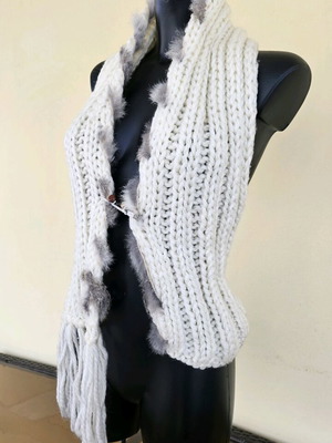 Knitted vest like new with fringes and fur white gray