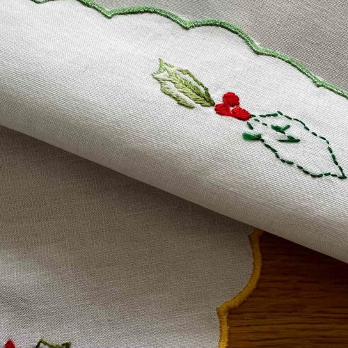 Christmas table linens like new, set of 2, embroidered linen
