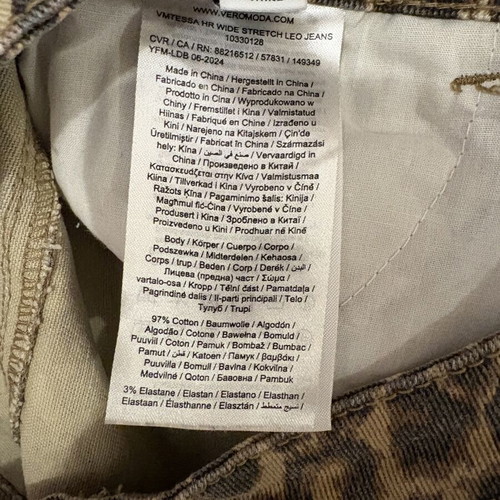 Animal Print Jeans Vero Moda like new, wide leg, high waist