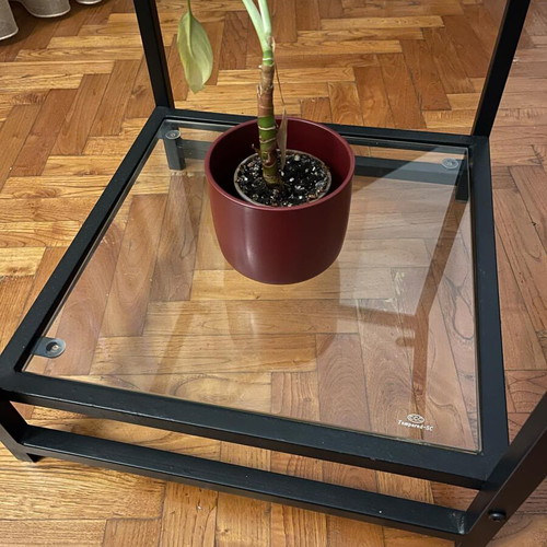 Glass table 44x44 like new