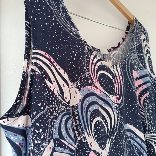 Dress L/XL polyester like new, colorful