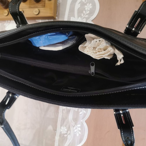 Leather shoulder bag with suede and metal details like new