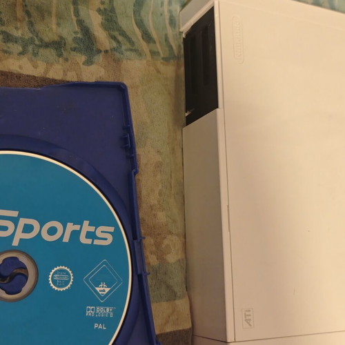 Κονσόλα Nintendo Wii με παιχνίδι Wii Sports και χειριστήρια