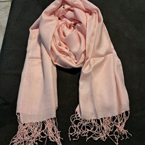 Pink soft scarf like new
