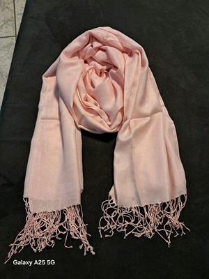 Pink soft scarf like new