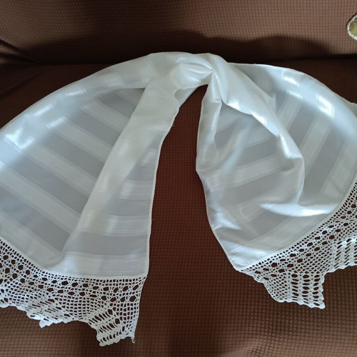 Tsevres with handmade lace like new, 1.30x0.50 m