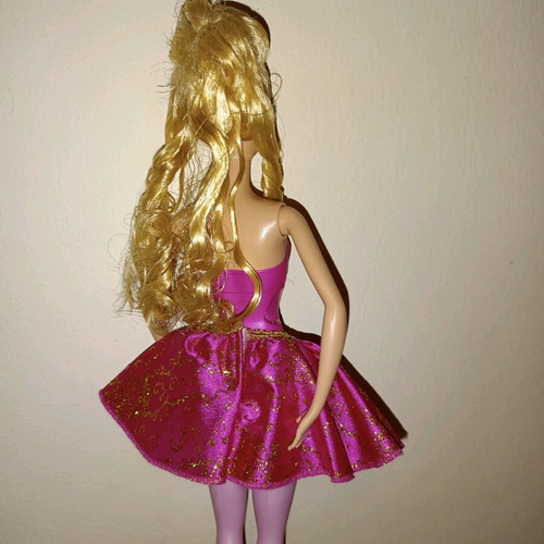 Barbie Twinkle Toes 2008 collectible ballerina in like new condition