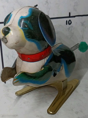 Tin vintage wind-up dog like new, height 12 cm